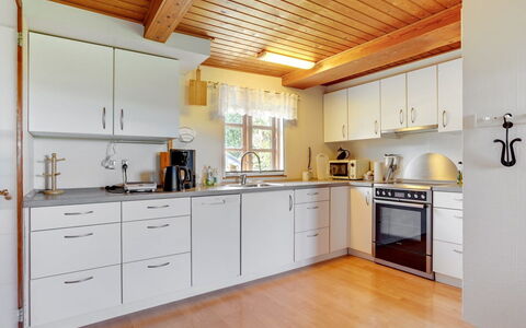 Redlef - 9Km from the Sea: Flooring, Wand, Fussboden, Interior Design, Holz, Decke, Holzboden, Beleuchtung, Möbel, Laminatboden