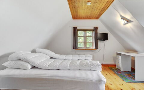 Redlef - 9Km from the Sea: Flooring, Wand, Fussboden, Interior Design, Holz, Decke, Holzboden, Beleuchtung, Möbel, Laminatboden