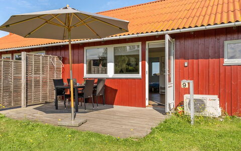 Esther - 700M from the Sea: Dach, Haus, Grundstueck, Zuhause, Hütte, Estate, Gartenbauten, Schatten, Blockhaus, Landscaping