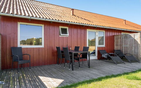 Esther - 700M from the Sea: Dach, Haus, Grundstueck, Zuhause, Hütte, Estate, Gartenbauten, Schatten, Blockhaus, Landscaping