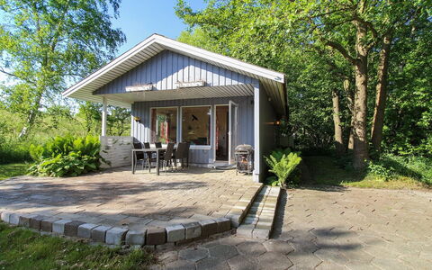 Virve - 300M from the Sea: Dach, Haus, Zuhause, Hütte, Tür, Abstellgleis, Deck, Veranda, Planke, Hartholz
