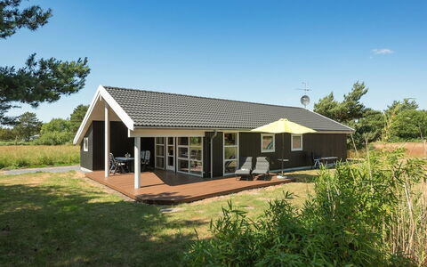 Aksel - 150M from the Sea: Dach, Haus, Grundstueck, Zuhause, Hütte, Estate, Gartenbauten, Schatten, Blockhaus, Landscaping