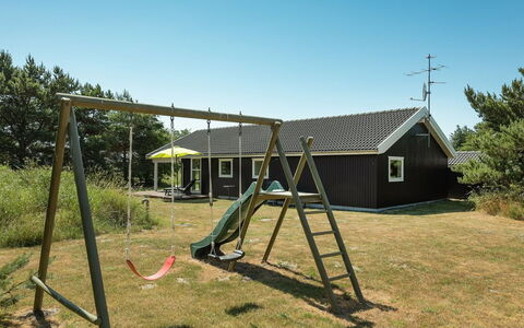 Aksel - 150M from the Sea: Dach, Haus, Grundstueck, Zuhause, Hütte, Estate, Gartenbauten, Schatten, Blockhaus, Landscaping