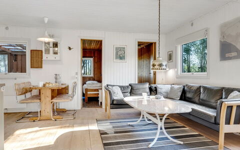 Arendine - 700M from the Sea: Holz, Interior Design, Möbel, Flooring, Decke, Fussboden, Wohnzimmer, Zuhause, Couch, Zimmer