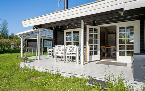 Lamberthus - 600M from the Sea: Zuhause, Haus, Veranda, Tür, Hütte, Abstellgleis, Schatten, Estate, Garten, Deck