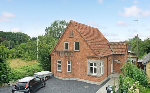 Feikje - 5.5Km from the Sea: Dach, Zuhause, Tür, Hütte, Schatten, Abstellgleis, Garten, Estate, Hinterhof