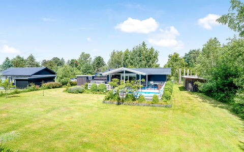 Asmine - 670M from the Sea: Dach, Haus, Zuhause, Hütte, Abstellgleis, Estate, Auffahrt, Gartenbauten, Garten, Schuppen