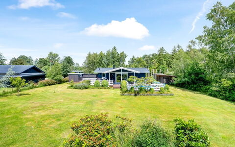 Asmine - 670M from the Sea: Dach, Haus, Zuhause, Hütte, Abstellgleis, Estate, Auffahrt, Gartenbauten, Garten, Schuppen