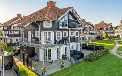 Nikica - 350M from the Sea: Die Architektur, Dach, Zuhause, Verbundwerkstoff, Daylighting, Abstellgleis, Auffahrt