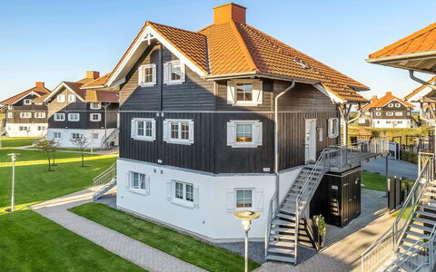 Nikica - 350M from the Sea: Die Architektur, Dach, Zuhause, Verbundwerkstoff, Daylighting, Abstellgleis, Auffahrt