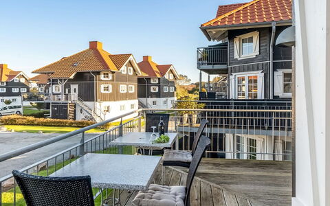 Nikica - 350M from the Sea: Die Architektur, Dach, Zuhause, Verbundwerkstoff, Daylighting, Abstellgleis, Auffahrt