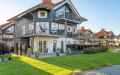 Nikica - 350M from the Sea: Die Architektur, Dach, Zuhause, Verbundwerkstoff, Daylighting, Abstellgleis, Auffahrt