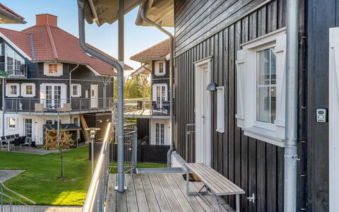 Nikica - 350M from the Sea: Die Architektur, Dach, Zuhause, Verbundwerkstoff, Daylighting, Abstellgleis, Auffahrt
