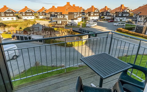 Nikica - 350M from the Sea: Die Architektur, Dach, Zuhause, Verbundwerkstoff, Daylighting, Abstellgleis, Auffahrt