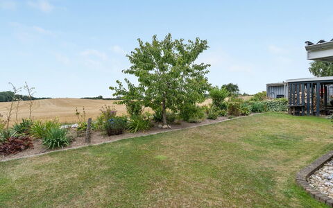 Asya - 600M from the Sea: Blau, Strauch, Hütte, Ground, Garten, Estate, Schatten, Landscaping, Bauernhaus, Eco Hotel