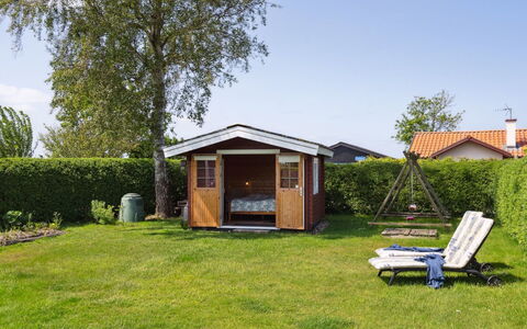 Amy - 150M from the Sea: Blau, Strauch, Hütte, Ground, Garten, Estate, Schatten, Landscaping, Bauernhaus, Eco Hotel