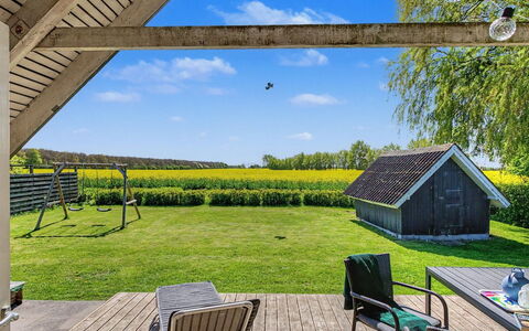 Elbert - 100M from the Sea: Holz, Garten, Hinterhof, Grundstueck, Zuhause, Dach, Schatten, Deck, Hartholz, Garten
