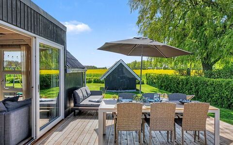 Elbert - 100M from the Sea: Holz, Garten, Hinterhof, Grundstueck, Zuhause, Dach, Schatten, Deck, Hartholz, Garten