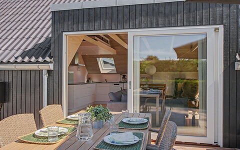 Elbert - 100M from the Sea: Holz, Garten, Hinterhof, Grundstueck, Zuhause, Dach, Schatten, Deck, Hartholz, Garten