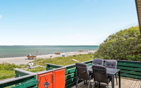 Eldar - 5M from the Sea: Blau, Strauch, Hütte, Ground, Garten, Estate, Schatten, Landscaping, Bauernhaus, Eco Hotel