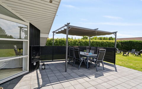 Dyrken - 200M from the Sea: Möbel, Gartenmöbel, Schatten, Stuhl, Verbundwerkstoff, Tisch Im Freien, Terrasse, Metall, Markise, Deck