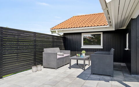 Dyrken - 200M from the Sea: Gartenmöbel, Verbundwerkstoff, Schatten, Planke, Deck, Hartholz, Abstellgleis, Design, Terrasse