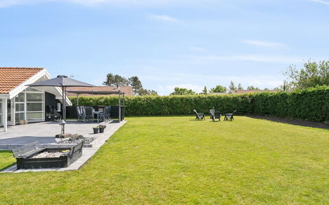 Dyrken - 200M from the Sea: Dach, Zuhause, Schatten, Rasen, Garten, Freizeit, Estate, Landscaping, Garten, Bauernhaus