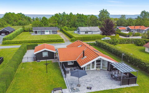 Dyrken - 200M from the Sea: Wohnung, Schatten, Balkon, Stuhl, Zaun, Gartenmöbel, Aluminium, Kunstrasen
