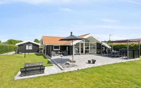 Dyrken - 200M from the Sea: Wohnung, Schatten, Balkon, Stuhl, Zaun, Gartenmöbel, Aluminium, Kunstrasen