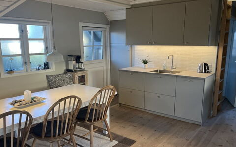 Ulv - 25M from the Sea: Flooring, Möbel, Fussboden, Interior Design, Holz, Küche, Cabinetry, Holzboden, Zuhause, Countertop