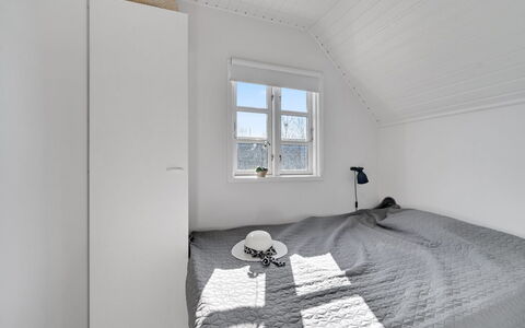 Ulv - 25M from the Sea: Holz, Decke, Flooring, Fussboden, Schlafzimmer, Interior Design, Linens, Bett, Bedding, Bettdecke