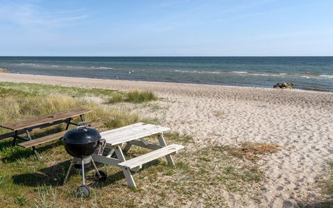 Ulv - 25M from the Sea: Wohngebiet, Dach, Vorort, Auffahrt, Estate, Kamin