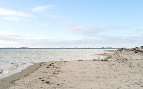 Ulv - 25M from the Sea: Wohngebiet, Dach, Vorort, Auffahrt, Estate, Kamin