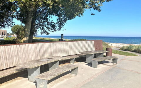 Ulv - 25M from the Sea: Wohngebiet, Dach, Vorort, Auffahrt, Estate, Kamin