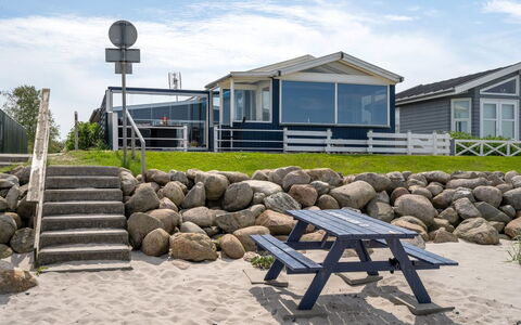 Nera - 10M from the Sea: Blau, Strauch, Hütte, Ground, Garten, Estate, Schatten, Landscaping, Bauernhaus, Eco Hotel