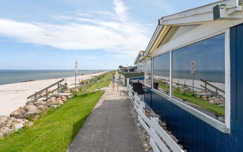Nera - 10M from the Sea: Blau, Strauch, Hütte, Ground, Garten, Estate, Schatten, Landscaping, Bauernhaus, Eco Hotel