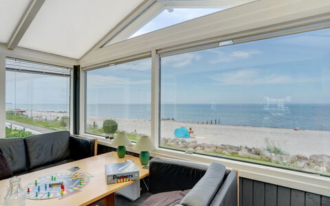 Nera - 10M from the Sea: Blau, Strauch, Hütte, Ground, Garten, Estate, Schatten, Landscaping, Bauernhaus, Eco Hotel
