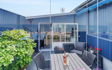 Nera - 10M from the Sea: Blau, Strauch, Hütte, Ground, Garten, Estate, Schatten, Landscaping, Bauernhaus, Eco Hotel