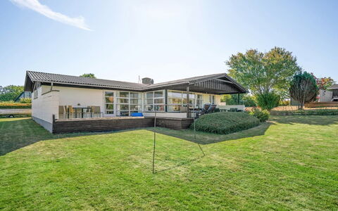 Evald - 200M from the Sea: Blau, Strauch, Hütte, Ground, Garten, Estate, Schatten, Landscaping, Bauernhaus, Eco Hotel