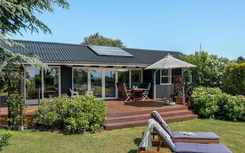 Bisera - 150M from the Sea: Blau, Strauch, Hütte, Ground, Garten, Estate, Schatten, Landscaping, Bauernhaus, Eco Hotel