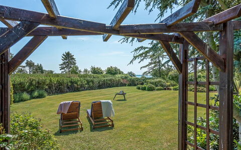 Bisera - 150M from the Sea: Blau, Strauch, Hütte, Ground, Garten, Estate, Schatten, Landscaping, Bauernhaus, Eco Hotel