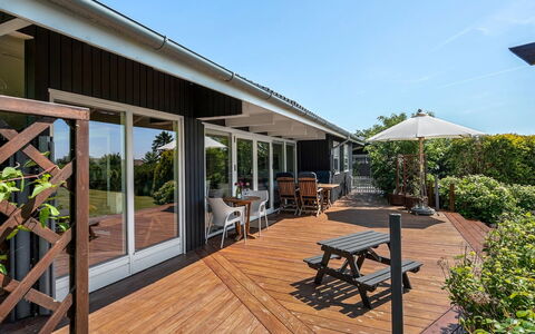 Bisera - 150M from the Sea: Blau, Strauch, Hütte, Ground, Garten, Estate, Schatten, Landscaping, Bauernhaus, Eco Hotel