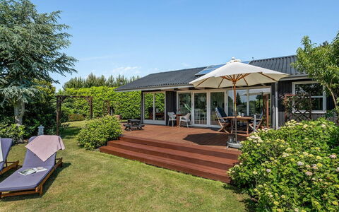 Bisera - 150M from the Sea: Blau, Strauch, Hütte, Ground, Garten, Estate, Schatten, Landscaping, Bauernhaus, Eco Hotel