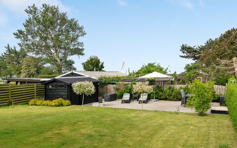 Loi - 200M from the Sea: Pflanzengemeinschaft, Sonnenlicht, Krautige Pflanze, Garten, Plantage, Landwirtschaft, Bauernhof