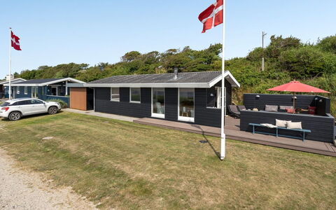 Akseline - 20M from the Sea: Blau, Strauch, Hütte, Ground, Garten, Estate, Schatten, Landscaping, Bauernhaus, Eco Hotel