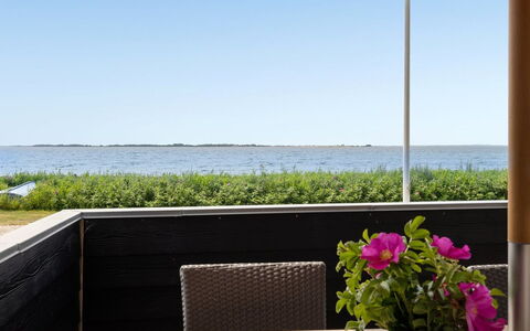 Akseline - 20M from the Sea: Blau, Strauch, Hütte, Ground, Garten, Estate, Schatten, Landscaping, Bauernhaus, Eco Hotel