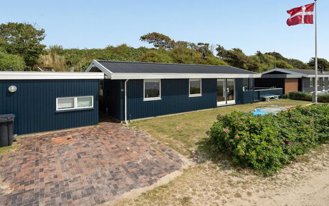 Pellervo - 20M from the Sea: Dach, Haus, Grundstueck, Zuhause, Hütte, Estate, Gartenbauten, Schatten, Blockhaus, Landscaping