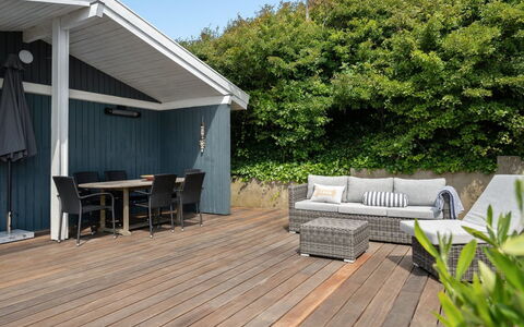 Pellervo - 20M from the Sea: Dach, Haus, Grundstueck, Zuhause, Hütte, Estate, Gartenbauten, Schatten, Blockhaus, Landscaping