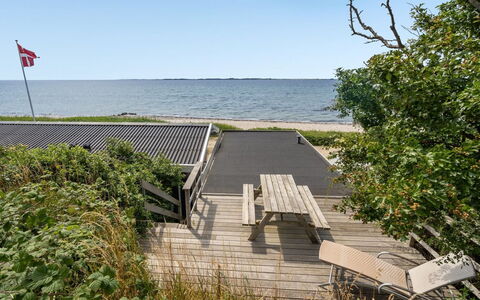 Pellervo - 20M from the Sea: Dach, Haus, Grundstueck, Zuhause, Hütte, Estate, Gartenbauten, Schatten, Blockhaus, Landscaping
