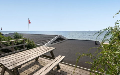 Pellervo - 20M from the Sea: Dach, Haus, Grundstueck, Zuhause, Hütte, Estate, Gartenbauten, Schatten, Blockhaus, Landscaping